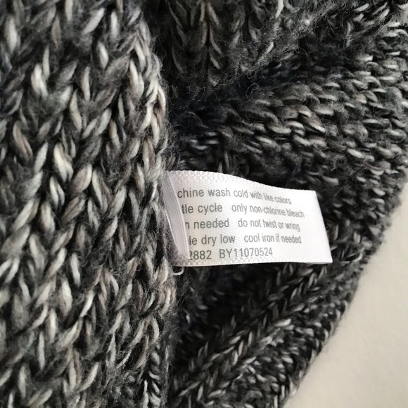 Fashion Bug knit sweater/jacket. Size medium. - Picture 7 of 7